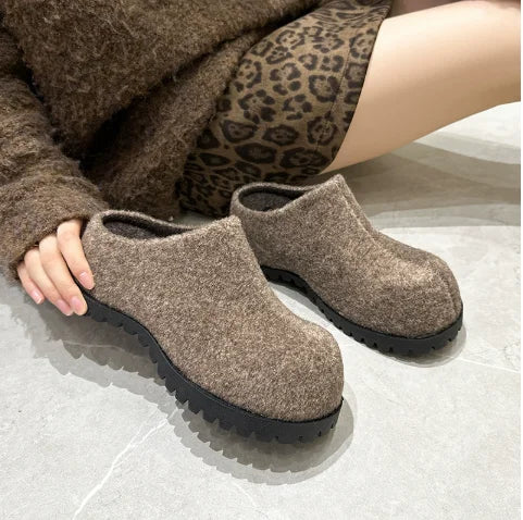 Women's Closed-Toe Flannel Platform Slippers – Retro Chunky Sole Shoes