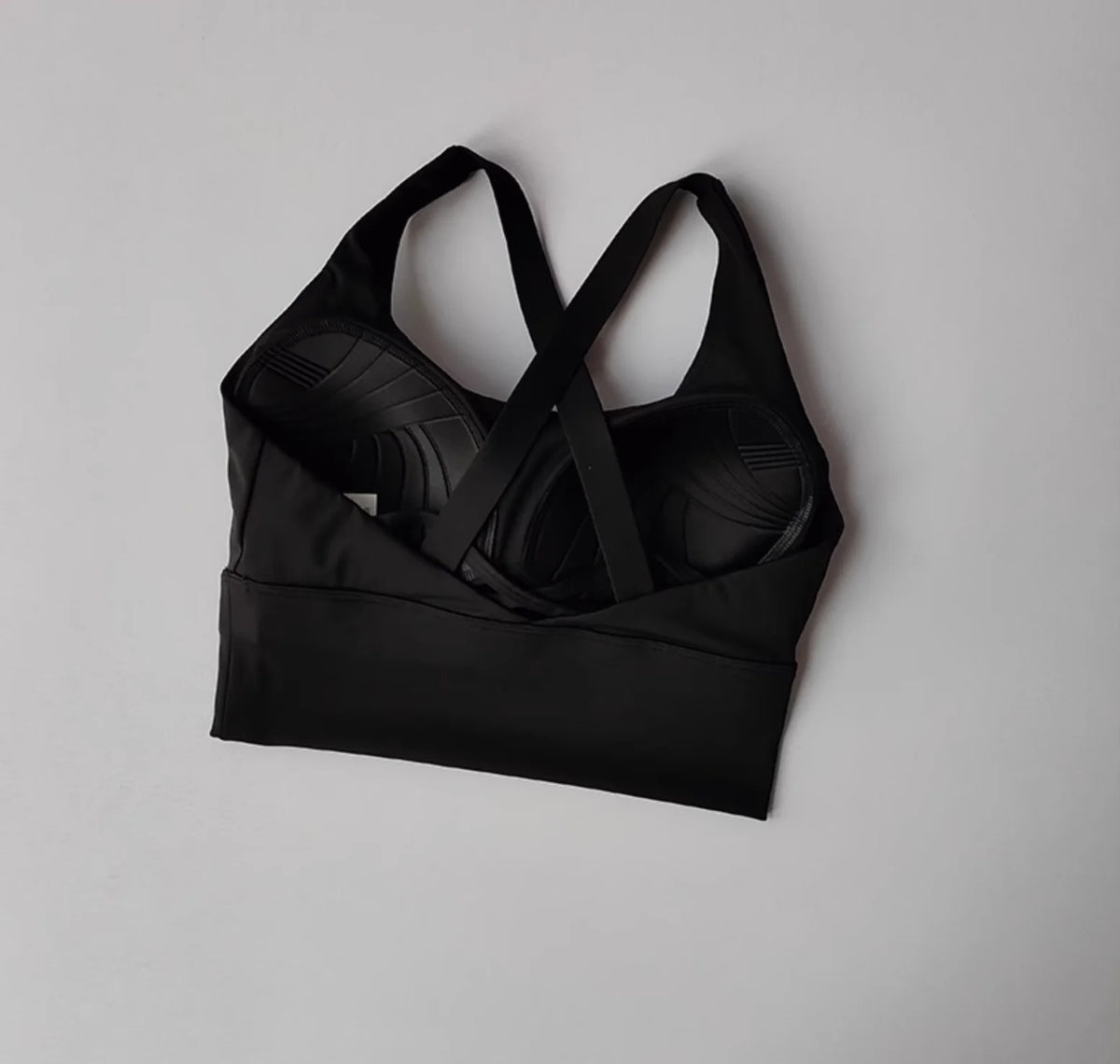 High-Impact Sports Bra with Built-In Cup – Shockproof Cross-Back