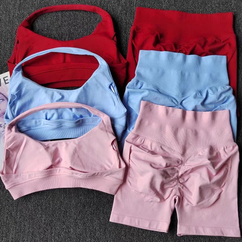 Seamless 2-Piece Workout Set – Halter Sports Bra & High-Waist Shorts
