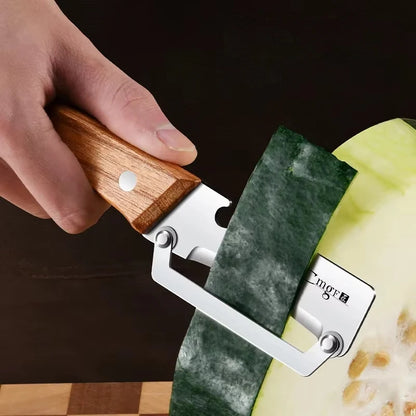 Stainless Steel Fruit & Vegetable Peeler with Curved Blade