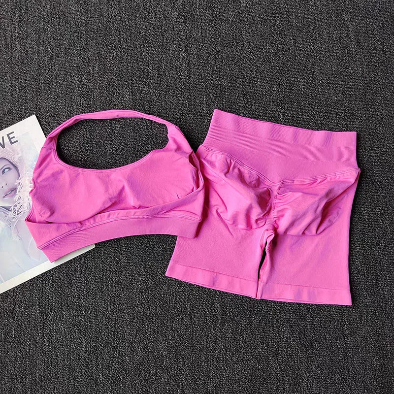 Seamless 2-Piece Workout Set – Halter Sports Bra & High-Waist Shorts
