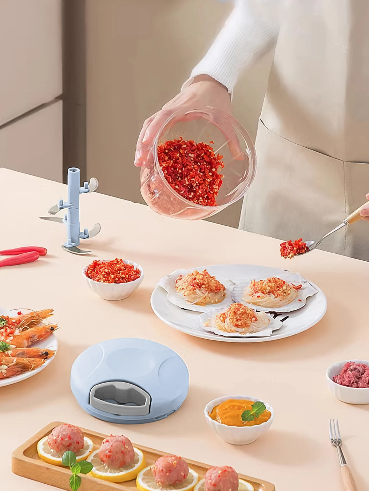Manual Garlic Chopper – Rotating Vegetable Cutter & Crusher, 500/900ML