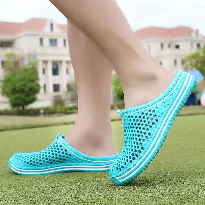Hollow-Out Beach Clogs – Lightweight Unisex Non-Slip Sandals