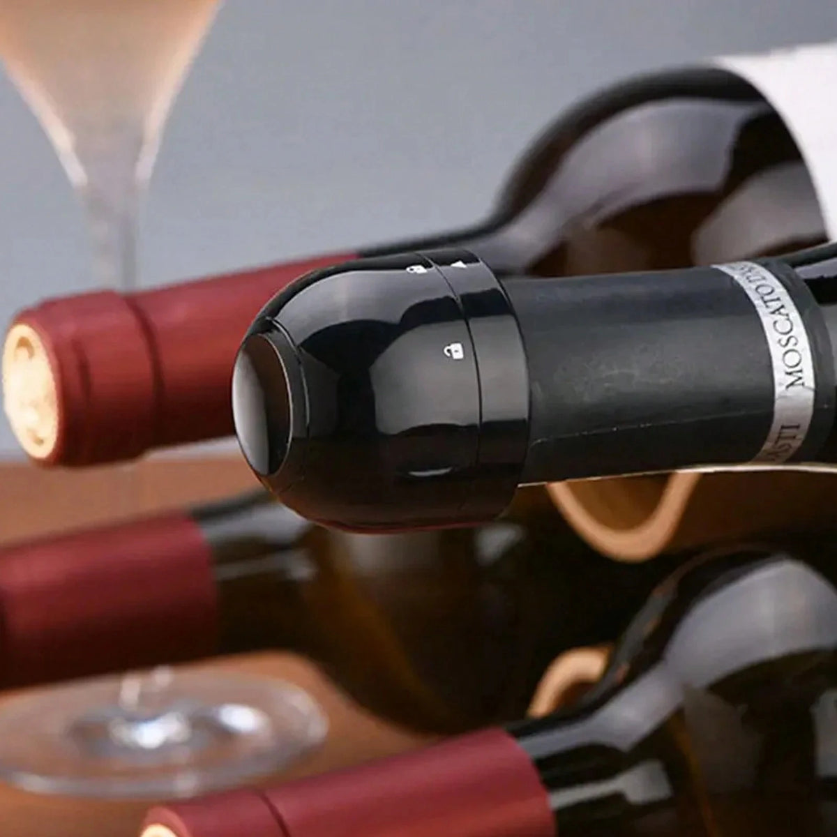 Wine & Champagne Bottle Stopper – Leak-Proof Spin-Lock Cap