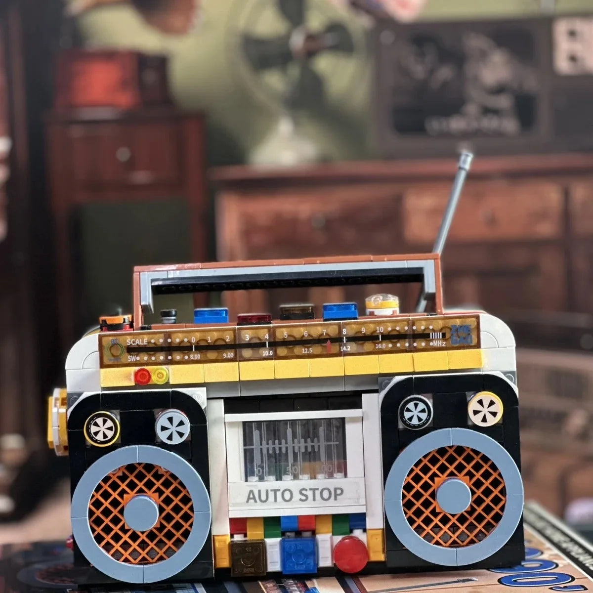 Retro Boombox Building Blocks Set – 554pcs DIY Radio Model Assembly Toy
