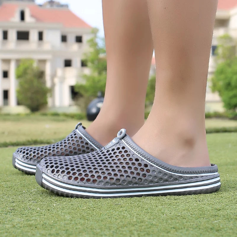 Hollow-Out Beach Clogs – Lightweight Unisex Non-Slip Sandals