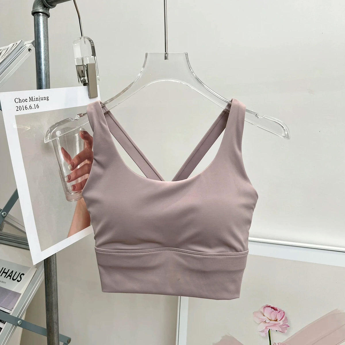 High-Impact Sports Bra with Built-In Cup – Shockproof Cross-Back
