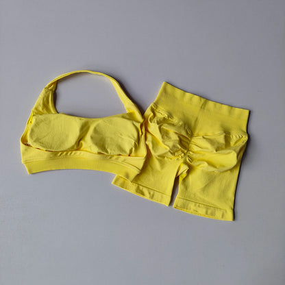 Seamless 2-Piece Workout Set – Halter Sports Bra & High-Waist Shorts